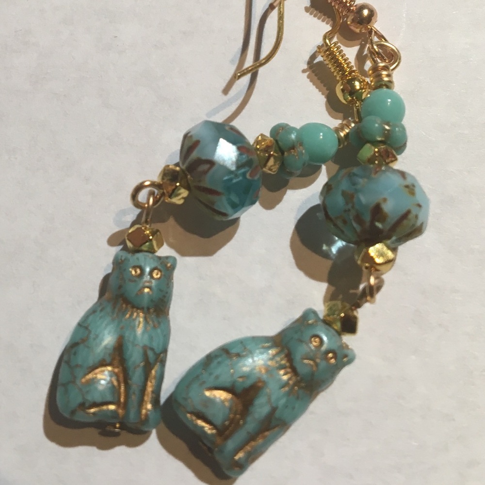 Meowza! Adorable Glass Cat Earrings